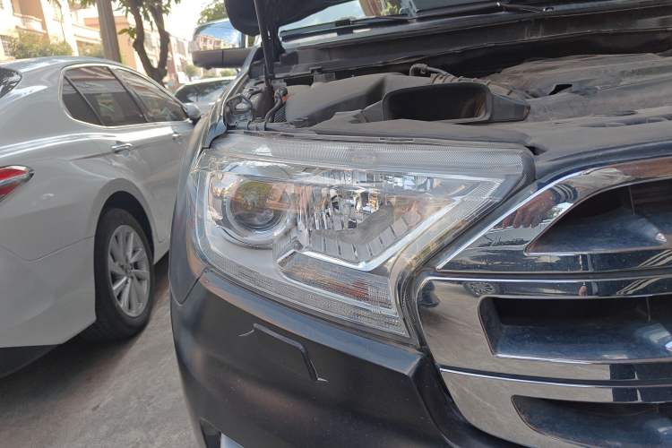 Used Ford Everest 2016 2.0T Gasoline Automatic 4x4 Flagship Edition Right Front Headlight