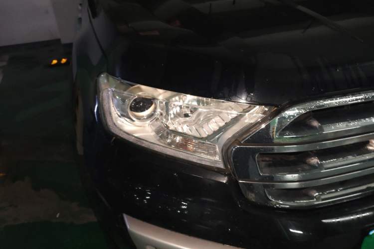 Used Ford Everest 2016 2.0T Gasoline Automatic 4x4 Flagship Edition Right Front Headlight