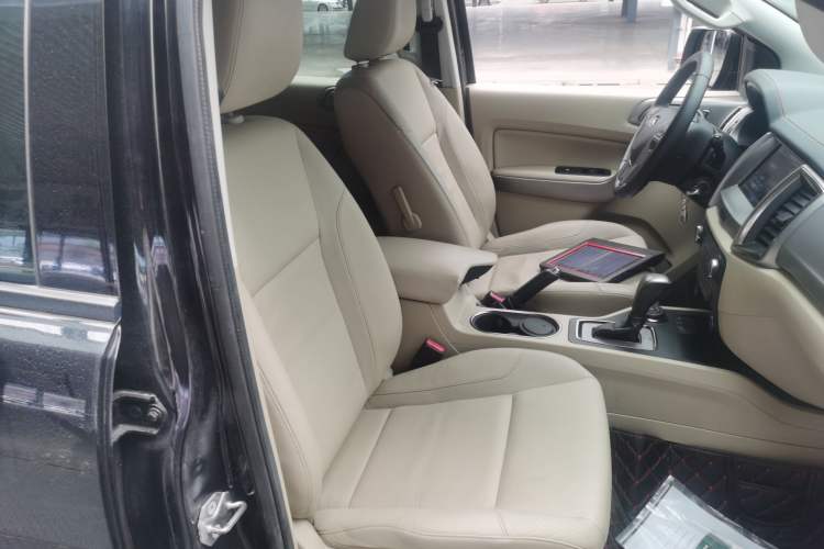 Used Ford Everest 2016 2.0T Gasoline Automatic 4x4 Luxury Edition Right Front Seat