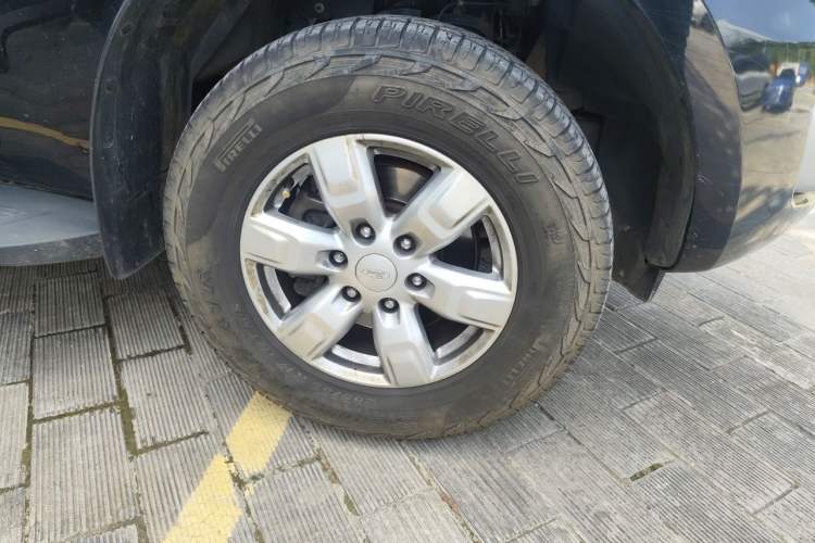Used Ford Everest 2016 2.0T Gasoline Automatic 4x4 Elite Edition Right Front Wheel Hub