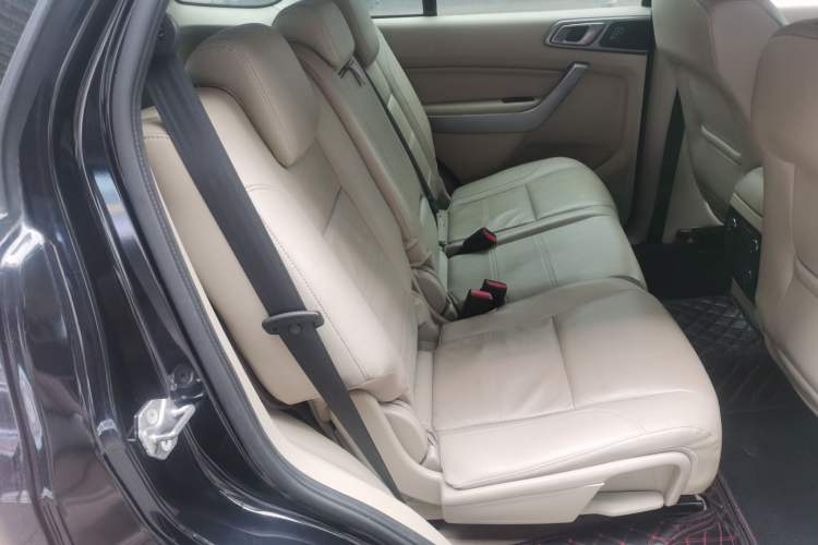 Used Ford Everest 2016 2.0T Gasoline Automatic 4x4 Luxury Edition Right Rear Seat