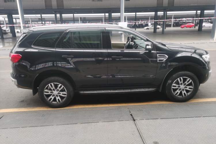 Used Ford Everest 2016 2.0T Gasoline Automatic 4x4 Luxury Edition Right Side
