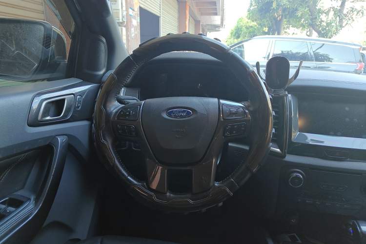 Used Ford Everest 2016 2.0T Gasoline Automatic 4x4 Flagship Edition Steering Wheel