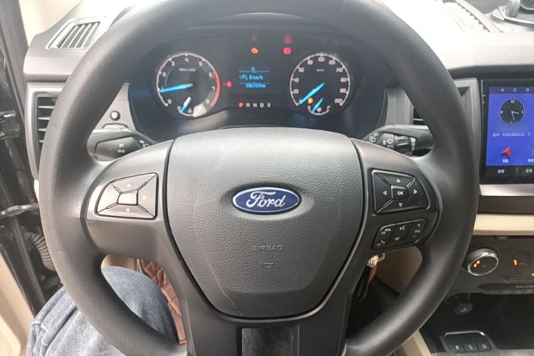 Used Ford Everest 2016 2.0T Gasoline Automatic 4x4 Elite Edition Steering Wheel