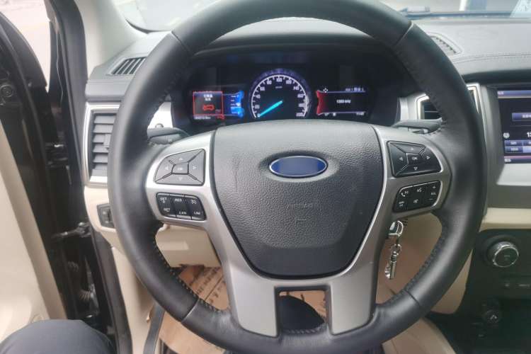 Used Ford Everest 2016 2.0T Gasoline Automatic 4x4 Luxury Edition Steering Wheel