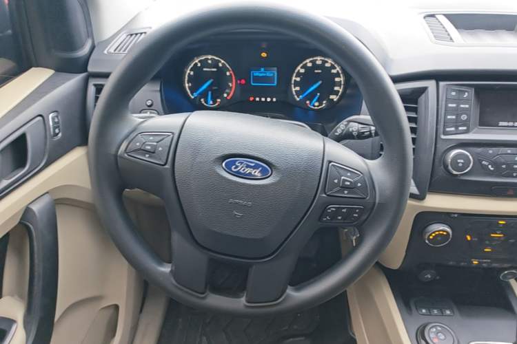 Used Ford Everest 2016 2.0T Gasoline Automatic 4x4 Elite Edition Steering Wheel