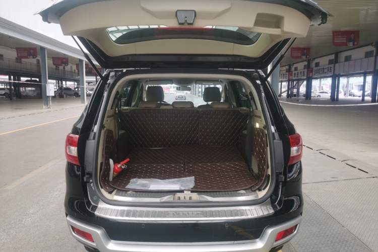 Used Ford Everest 2016 2.0T Gasoline Automatic 4x4 Luxury Edition Trunk