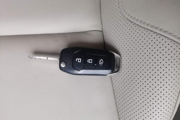 Used Ford Everest 2016 2.0T Gasoline Automatic 4x4 Luxury Edition Vehicle Key
