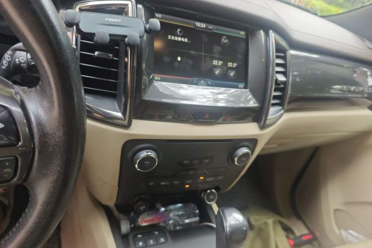 Used Ford Everest 2016 2.0T Gasoline Automatic 4x4 Flagship Edition Audio And AC Panel