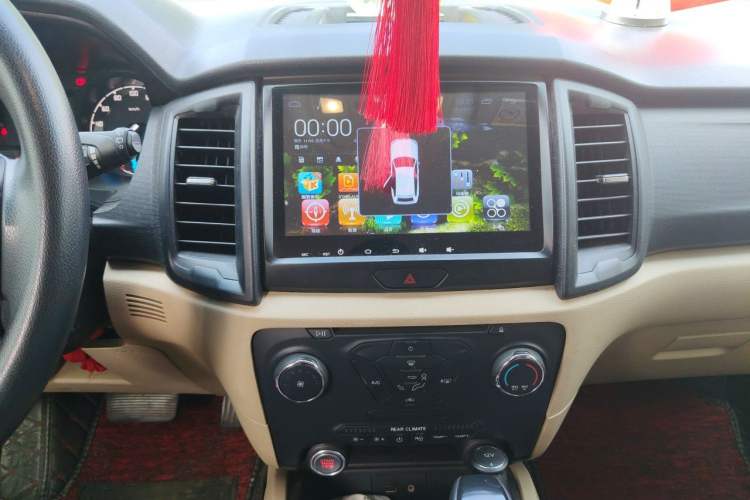 Used Ford Everest 2016 2.0T Gasoline Automatic 4x4 Elite Edition Audio And AC Panel