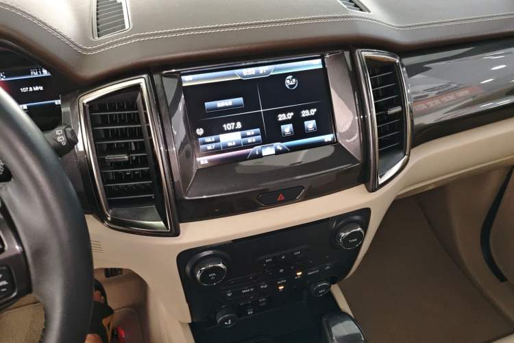 Used Ford Everest 2016 2.0T Gasoline Automatic 4x4 Flagship Edition Audio And AC Panel