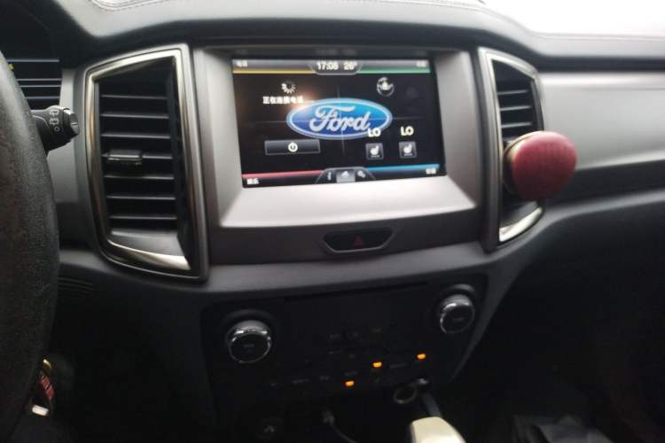 Used Ford Everest 2016 2.0T Gasoline Automatic 4x4 Luxury Edition Audio And AC Panel