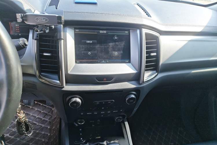 Used Ford Everest 2016 2.2T Diesel Manual 4x4 Luxury Edition Audio And AC Panel