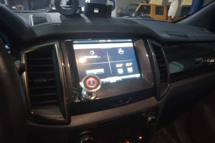 Used Ford Everest 2016 2.0T Gasoline Automatic 4x4 Flagship Edition Audio And AC Panel