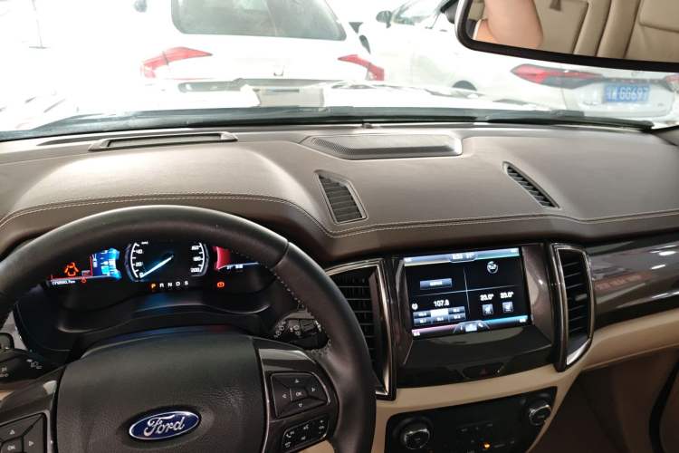 Used Ford Everest 2016 2.0T Gasoline Automatic 4x4 Flagship Edition Center Console