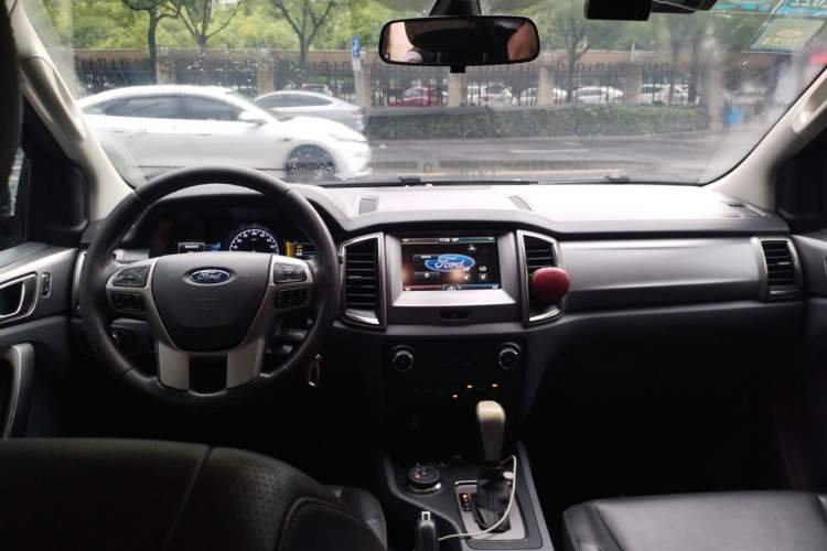 Used Ford Everest 2016 2.0T Gasoline Automatic 4x4 Luxury Edition Center Console