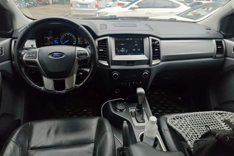 Used Ford Everest 2016 2.0T Gasoline Automatic 4x4 Luxury Edition Center Console