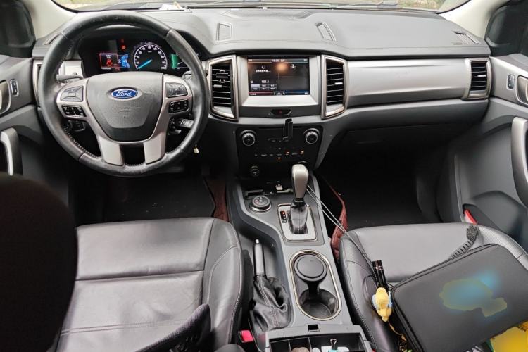 Used Ford Everest 2016 2.0T Gasoline Automatic 4x4 Luxury Edition Center Console