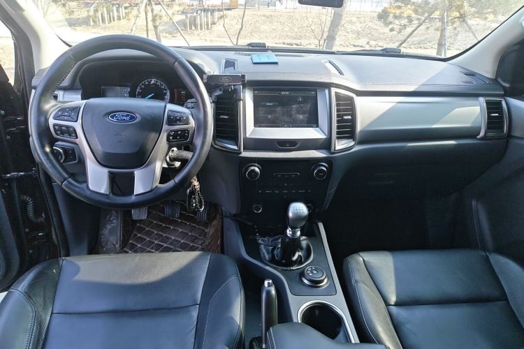Used Ford Everest 2016 2.2T Diesel Manual 4x4 Luxury Edition Center Console