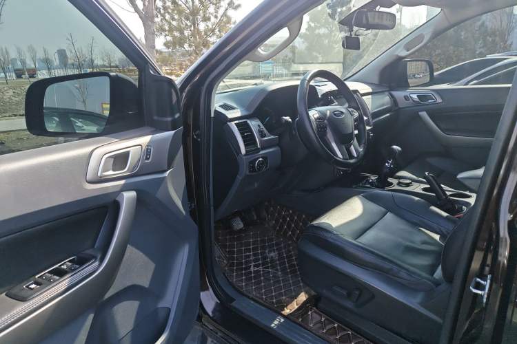 Used Ford Everest 2016 2.2T Diesel Manual 4x4 Luxury Edition Driver Seat
