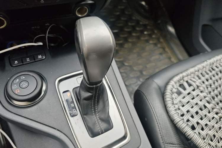 Used Ford Everest 2016 2.0T Gasoline Automatic 4x4 Luxury Edition Gear Lever