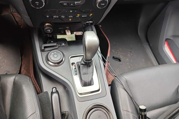 Used Ford Everest 2016 2.0T Gasoline Automatic 4x4 Luxury Edition Gear Lever