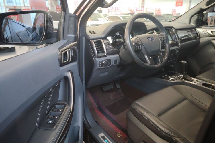 Used Ford Everest 2016 2.0T Gasoline Automatic 4x4 Flagship Edition Interior 2
