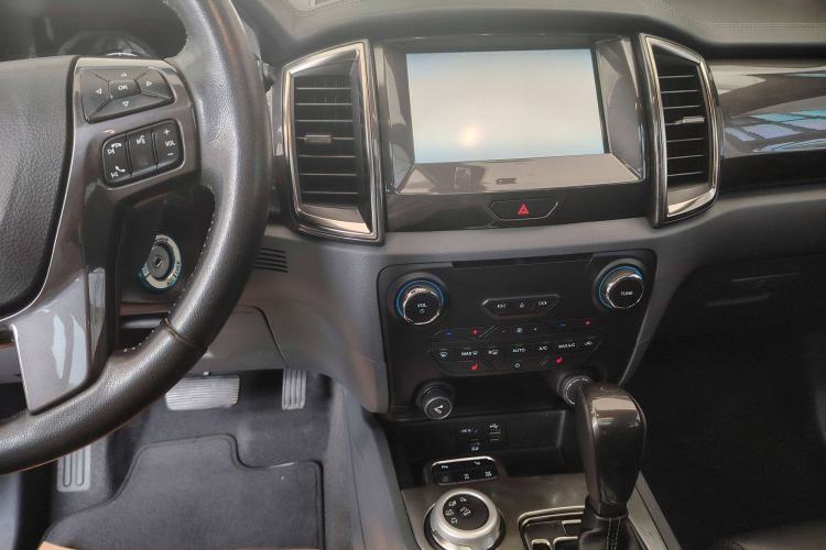 Used Ford Everest 2016 2.0T Gasoline Automatic 4x4 Flagship Edition Interior 3