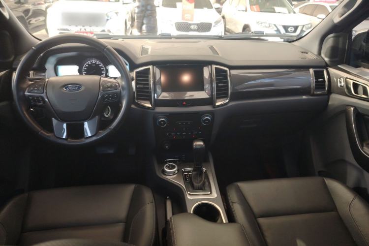 Used Ford Everest 2016 2.0T Gasoline Automatic 4x4 Flagship Edition Interior 3