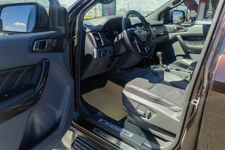 Used Ford Everest 2016 2.0T Gasoline Automatic 4x4 Flagship Edition Interior 5