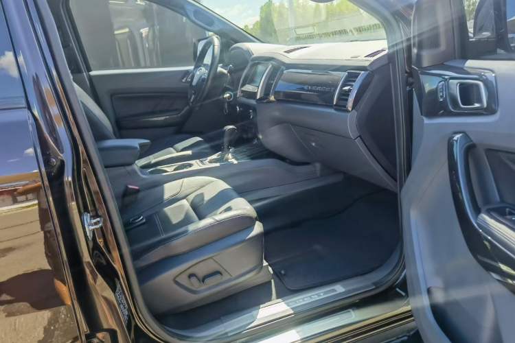 Used Ford Everest 2016 2.0T Gasoline Automatic 4x4 Flagship Edition Interior 7