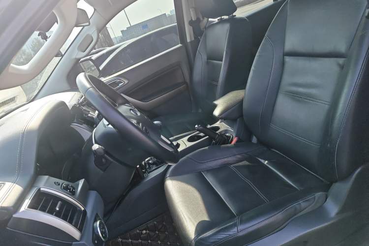 Used Ford Everest 2016 2.2T Diesel Manual 4x4 Luxury Edition Left Front Seat