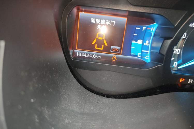 Used Ford Everest 2016 2.0T Gasoline Automatic 4x4 Luxury Edition Odometer Close Up