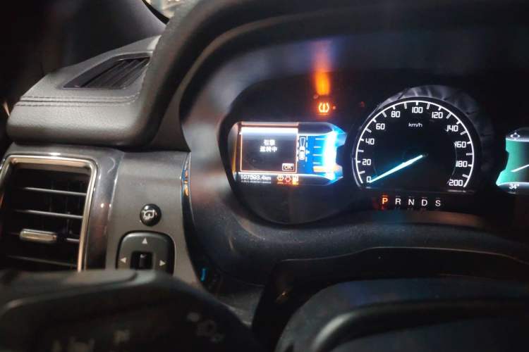 Used Ford Everest 2016 2.0T Gasoline Automatic 4x4 Flagship Edition Odometer Close Up
