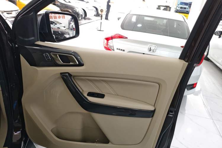 Used Ford Everest 2016 2.0T Gasoline Automatic 4x4 Flagship Edition Right Front Door Interior