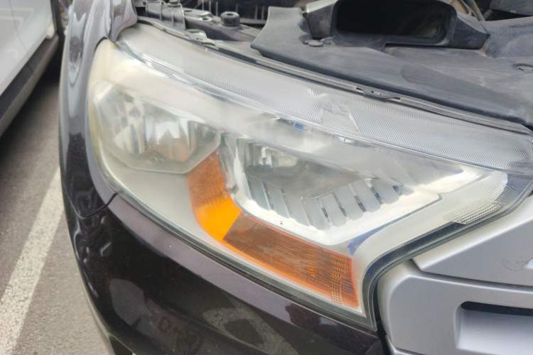 Used Ford Everest 2016 2.0T Gasoline Automatic 4x4 Elite Edition Right Front Headlight