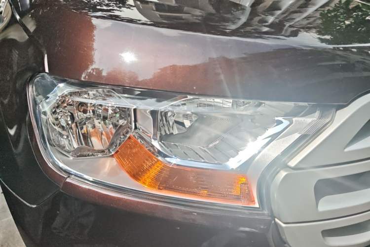 Used Ford Everest 2016 2.0T Gasoline Automatic Two-Wheel Drive Elite Edition Right Front Headlight