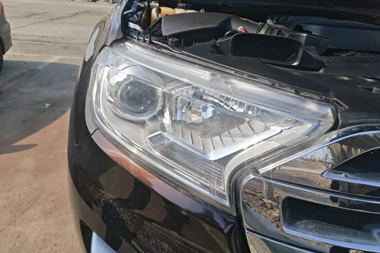 Used Ford Everest 2016 2.2T Diesel Manual 4x4 Luxury Edition Right Front Headlight