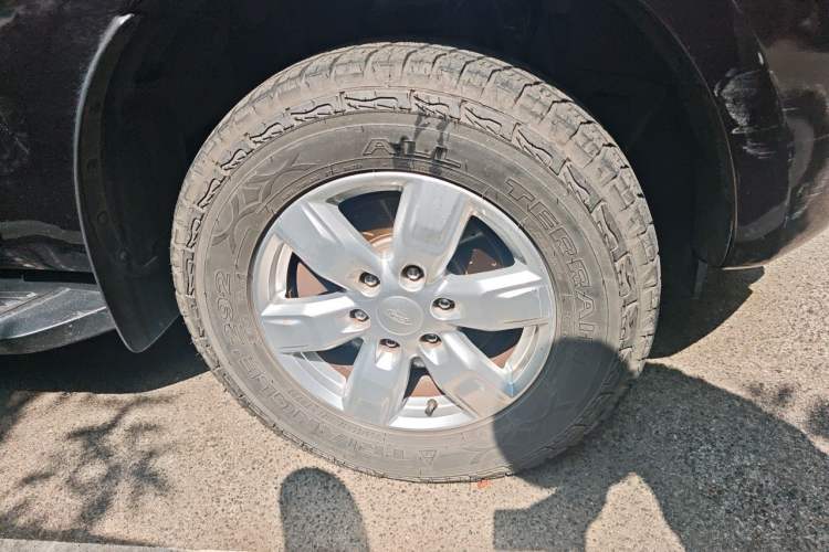 Used Ford Everest 2016 2.0T Gasoline Automatic Two-Wheel Drive Elite Edition Right Front Wheel Hub