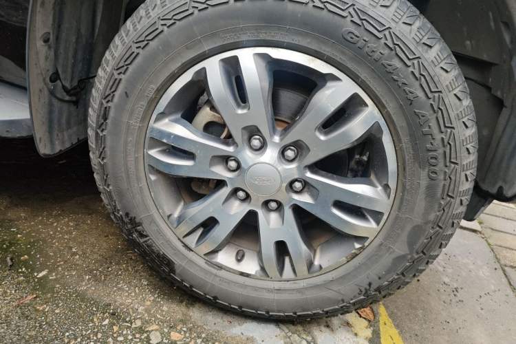 Used Ford Everest 2016 2.0T Gasoline Automatic 4x4 Luxury Edition Right Front Wheel Hub