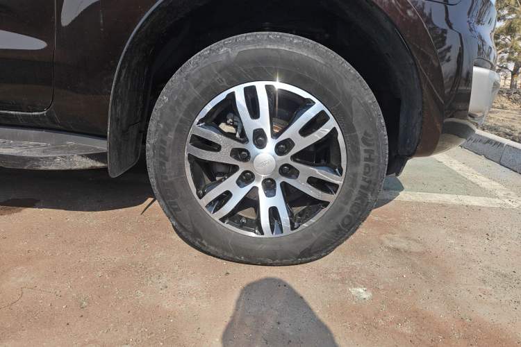 Used Ford Everest 2016 2.2T Diesel Manual 4x4 Luxury Edition Right Front Wheel Hub