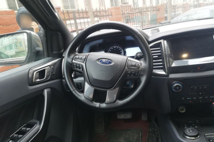 Used Ford Everest 2016 2.0T Gasoline Automatic 4x4 Luxury Edition Steering Wheel