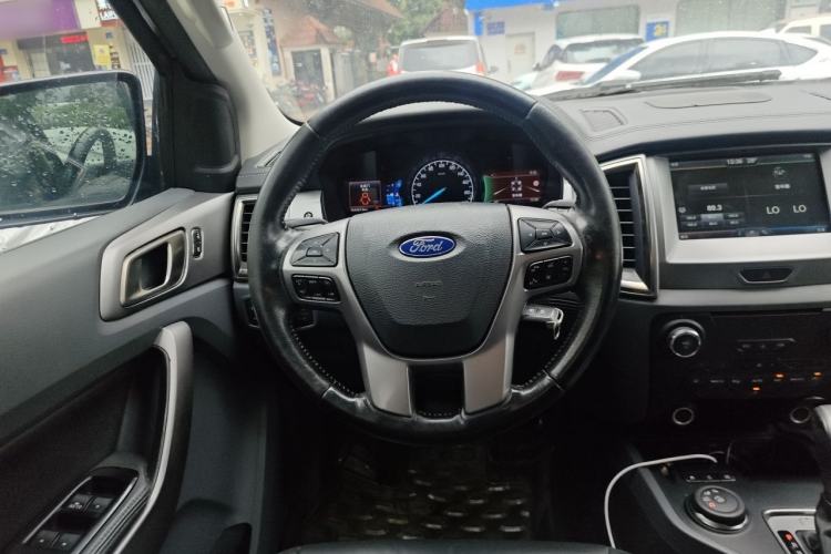 Used Ford Everest 2016 2.0T Gasoline Automatic 4x4 Luxury Edition Steering Wheel