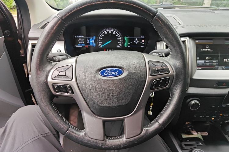 Used Ford Everest 2016 2.0T Gasoline Automatic 4x4 Luxury Edition Steering Wheel