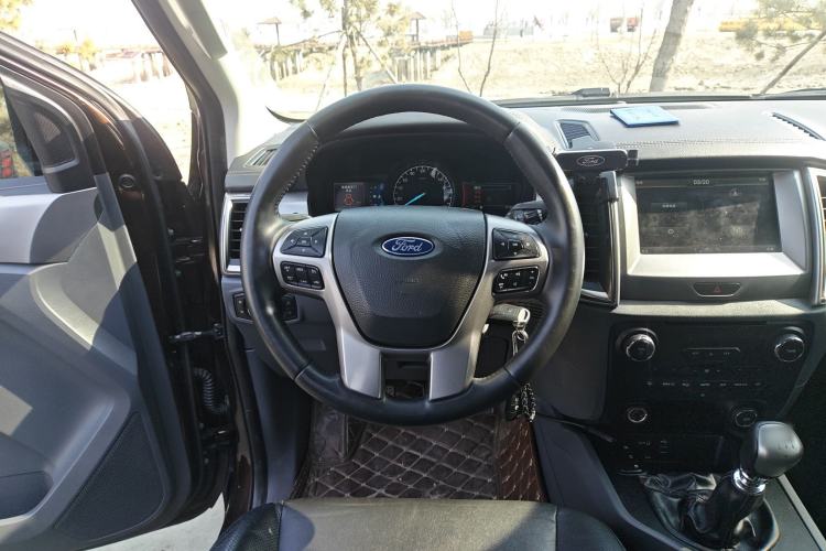 Used Ford Everest 2016 2.2T Diesel Manual 4x4 Luxury Edition Steering Wheel