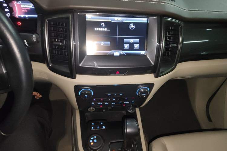 Used Ford Everest 2016 2.0T Gasoline Automatic 4x4 Flagship Edition Audio And AC Panel