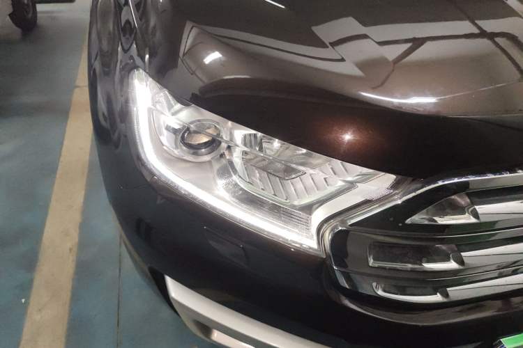 Used Ford Everest 2016 2.0T Gasoline Automatic 4x4 Flagship Edition Right Front Headlight