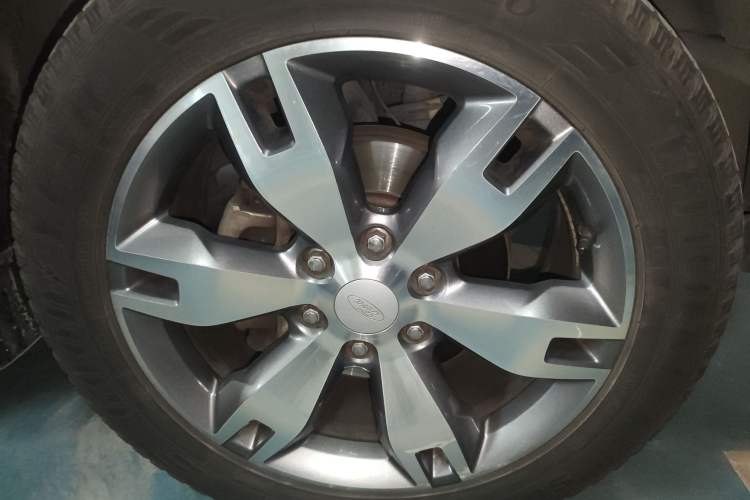 Used Ford Everest 2016 2.0T Gasoline Automatic 4x4 Flagship Edition Right Front Wheel Hub
