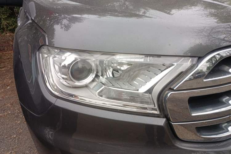 Used Ford Everest 2016 2.0T Gasoline Automatic 4x4 Luxury Edition Right Front Headlight