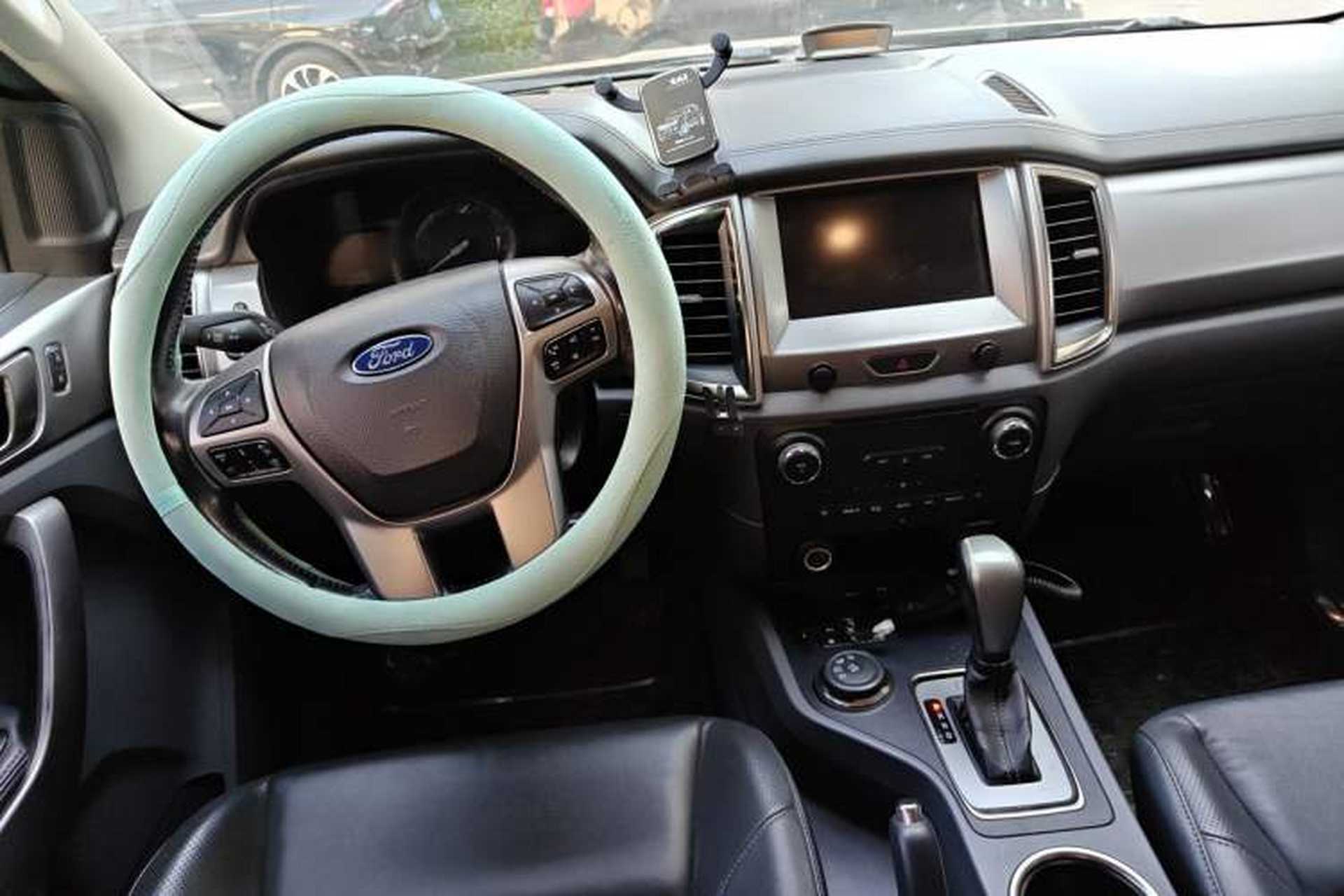 Used Ford Everest 2016 2.0T Gasoline Automatic 4x4 Luxury Edition Center Console
